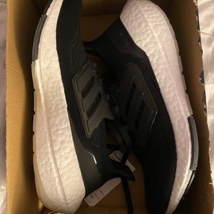 Adidas ultraboost 21 size 6 women